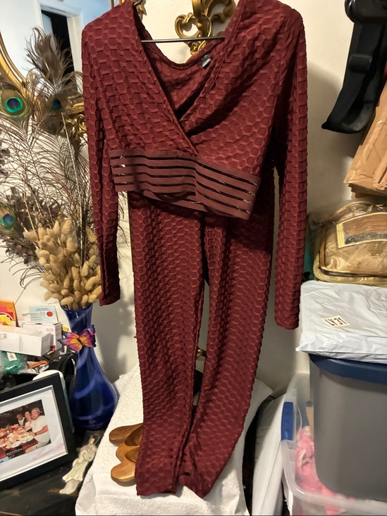 Hot Kiss Pants - Hot Kiss Burgundy Textured Long-Sleeve leggings outfit